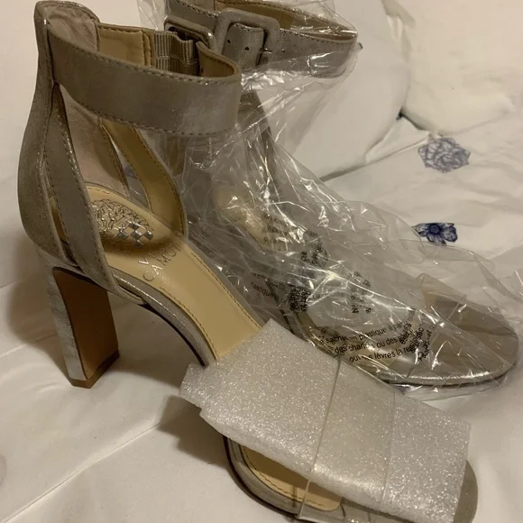 Elegant Silver Women's Sandals - Picture 4 of 4